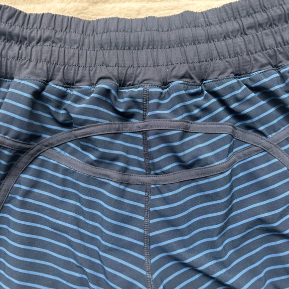 Lululemon Hotty Hot Shorts 4” Blue Striped Running Size 8 Secure Zip Pocket - Picture 4 of 9